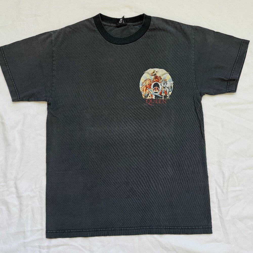 Queen Crest Double Sided Washed Gray T-Shirt Men’s Size Small